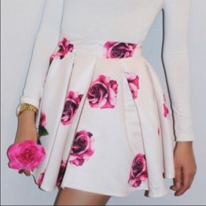 Choies || Red Rose Print Mini Skirt || Size S